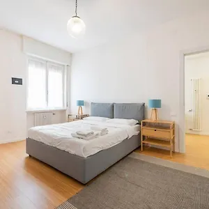Vicolo Leoni 2brd Apartment